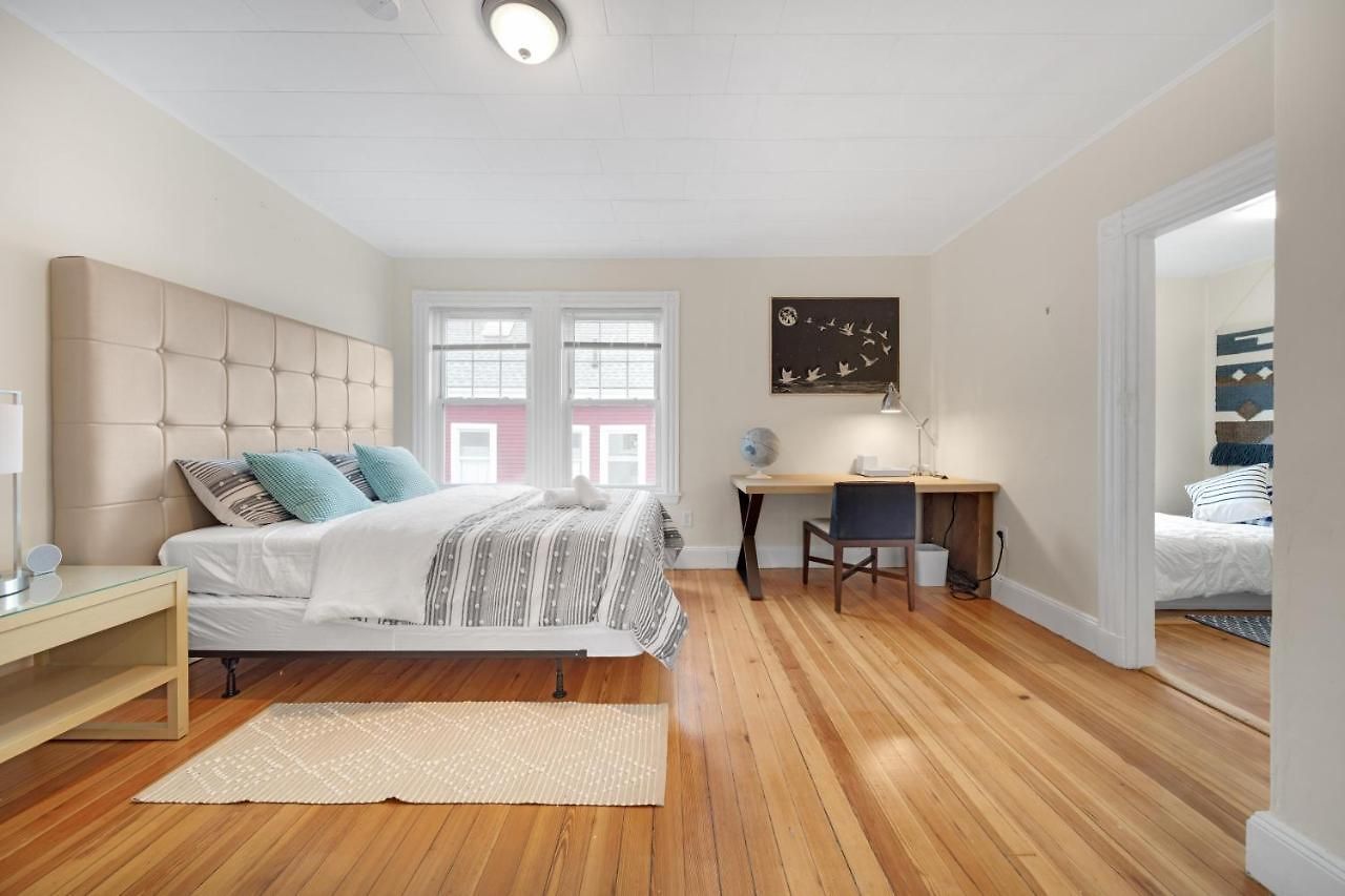 5br 2bh Bright & Spacious In Brighton Boston