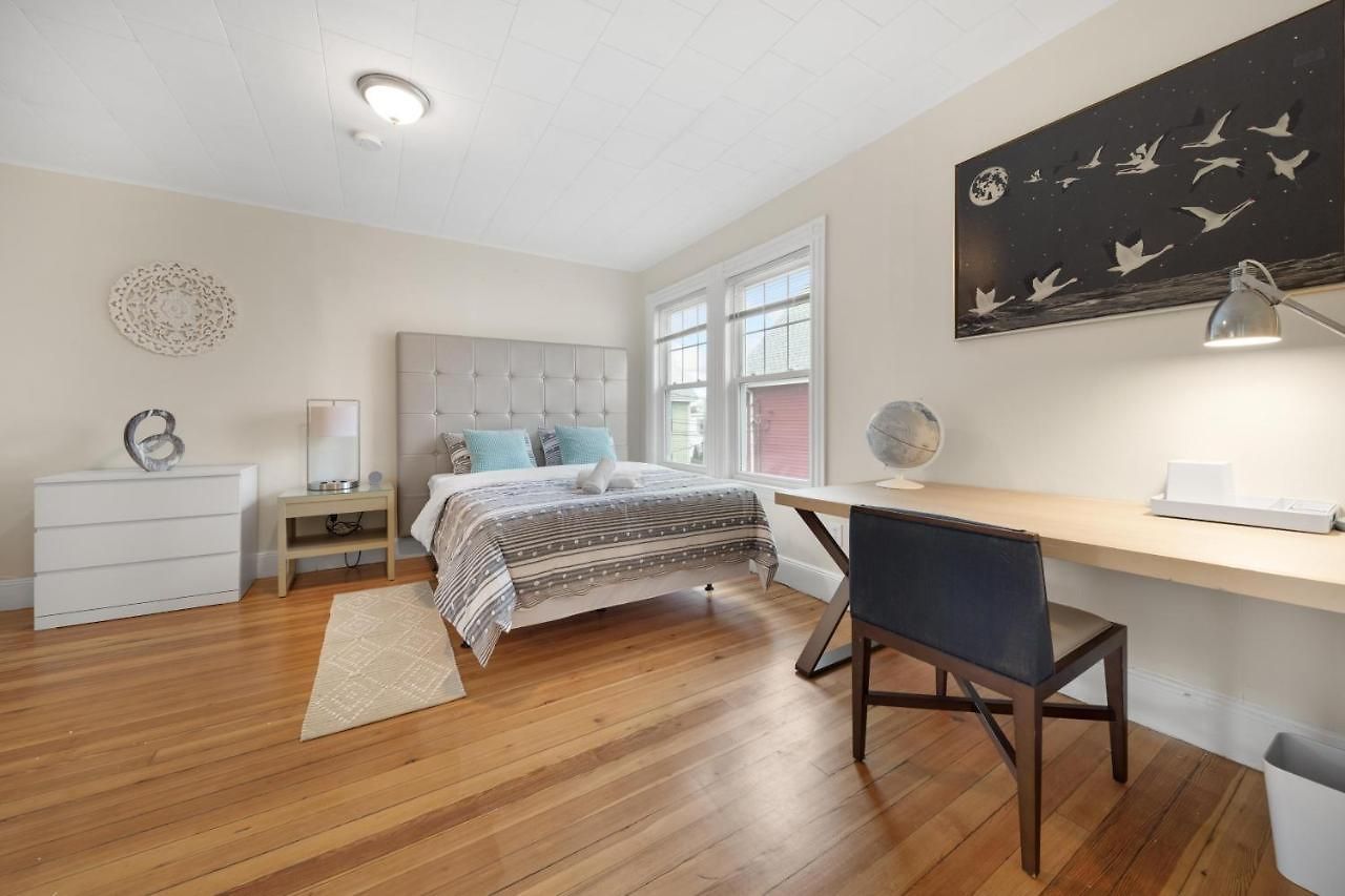 5br 2bh Bright & Spacious In Brighton Apartment *