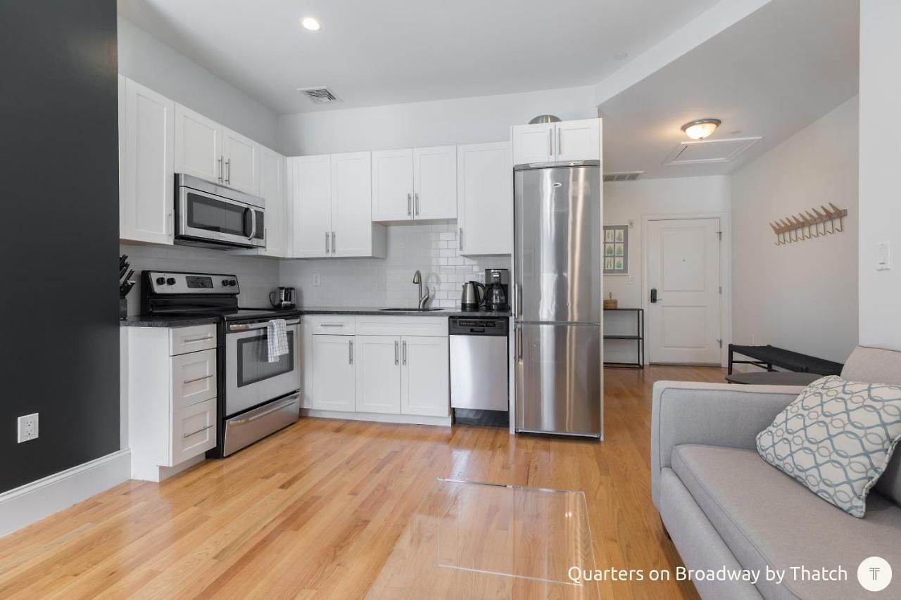 West Broadway Quarters By Thatch Apartment *