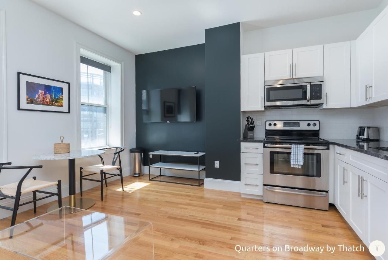 West Broadway Quarters By Thatch Apartment