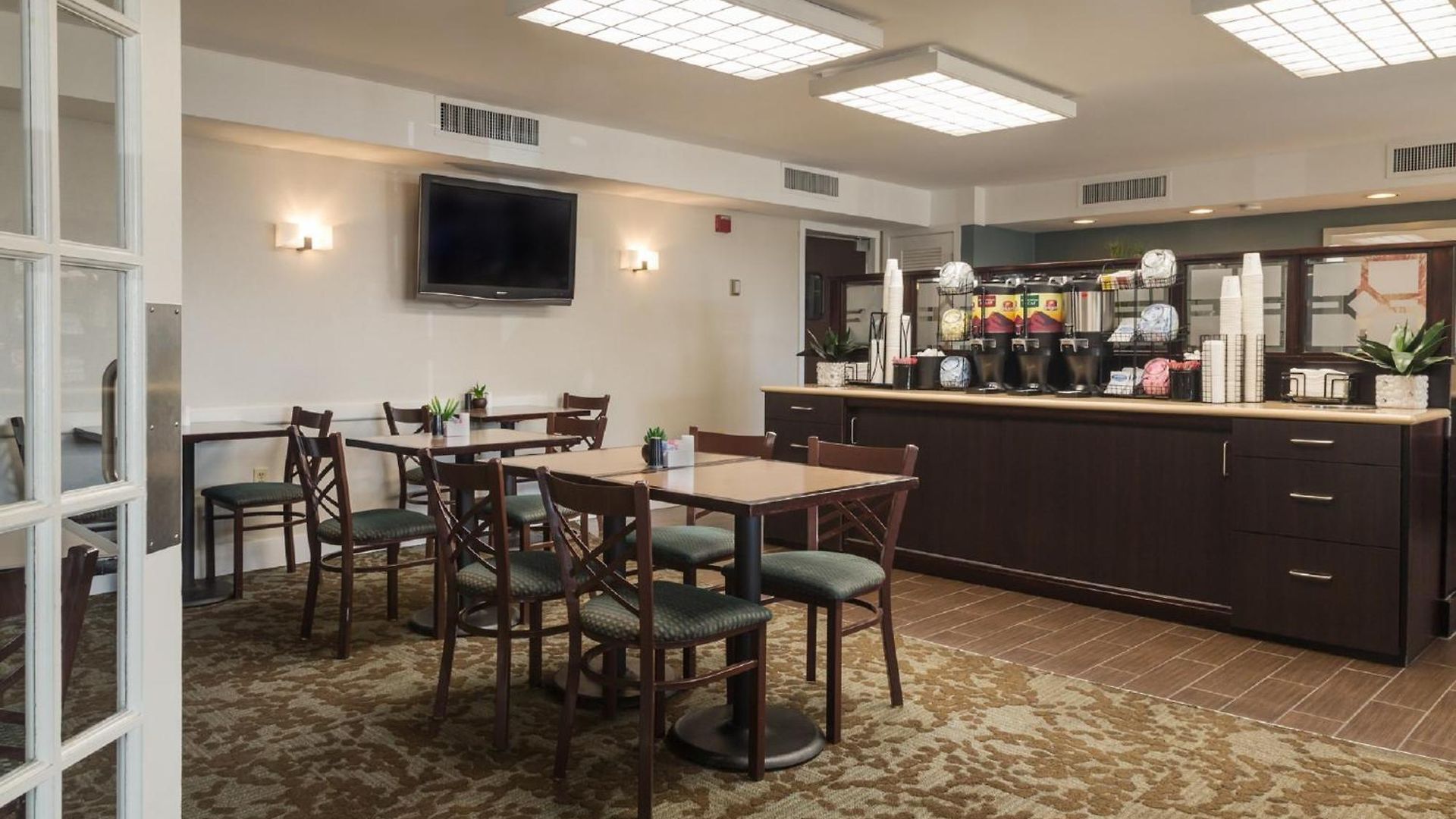 Ramada By Wyndham Hotel Boston