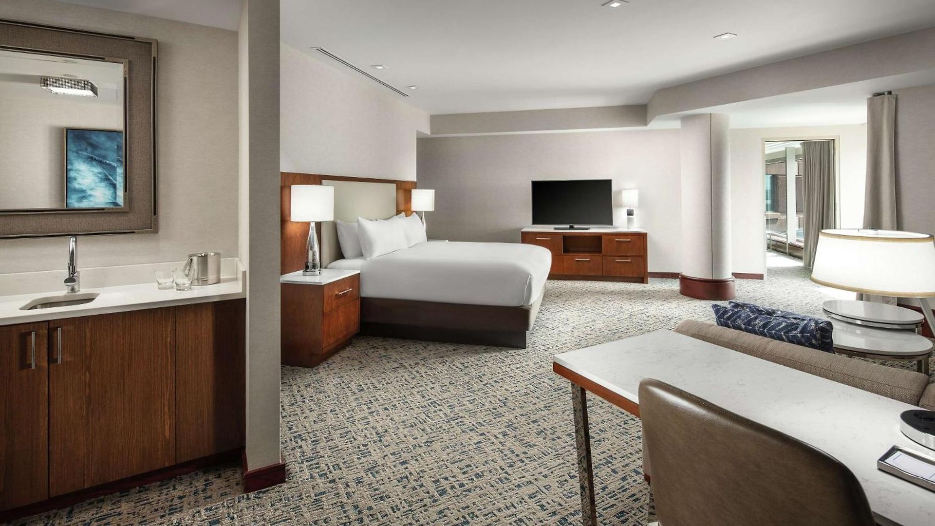 Hilton Logan Airport Hotel 4*