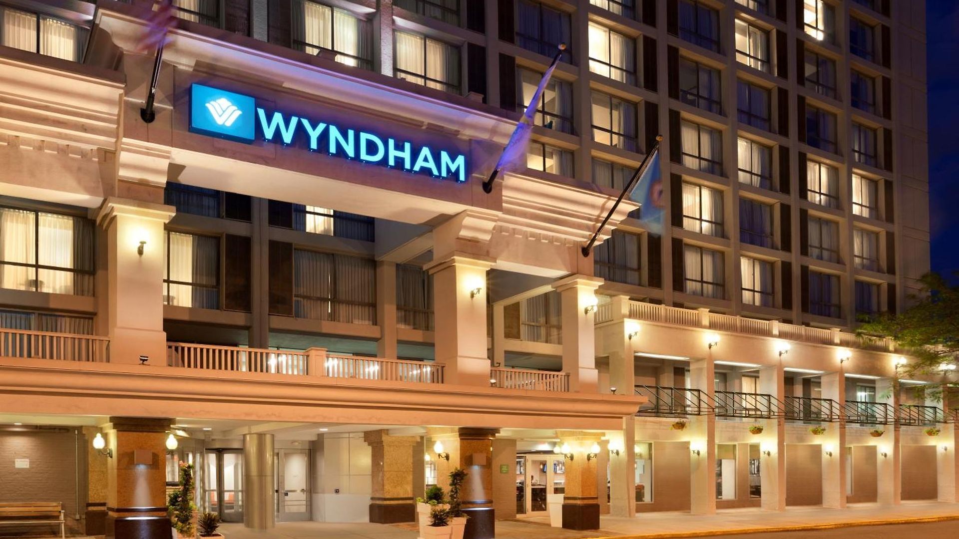 Wyndham Beacon Hill Hotel 4*