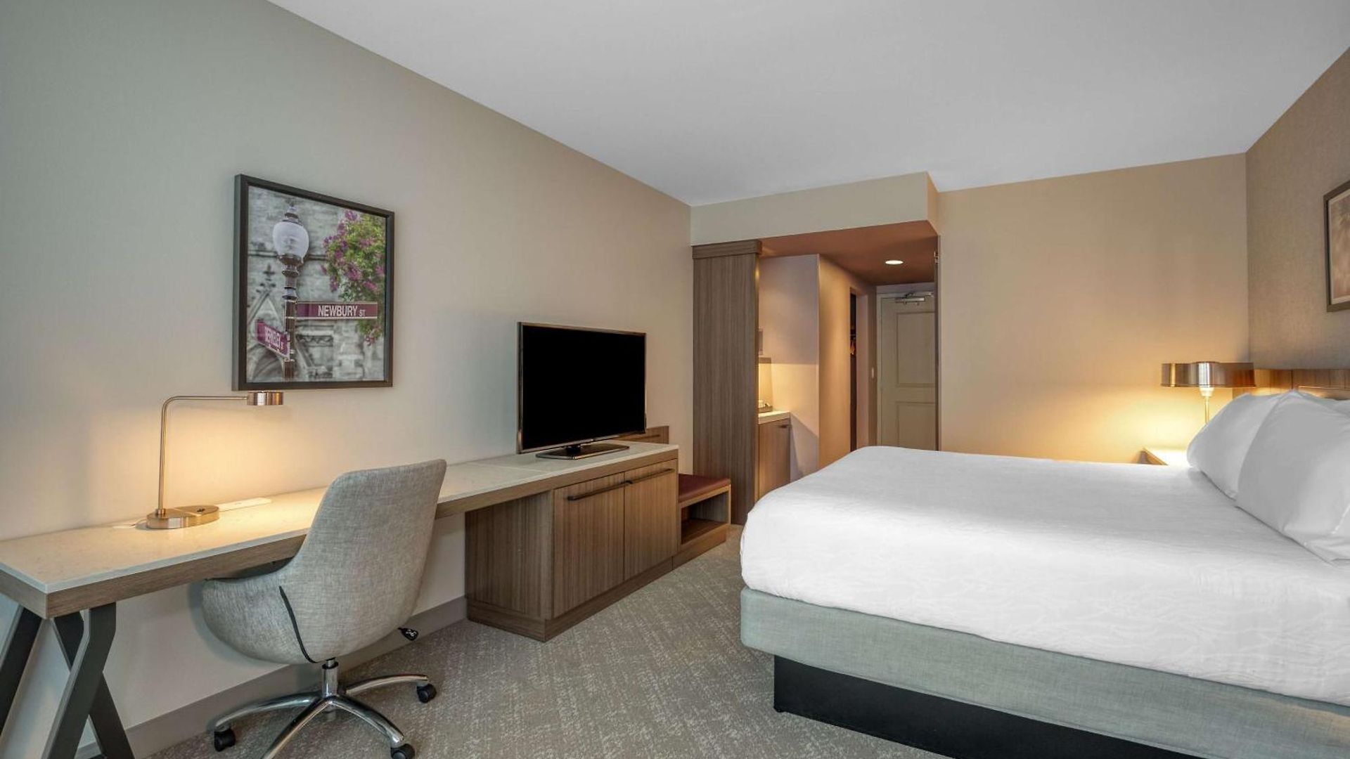 Hilton Garden Logan Airport Hotel 3*