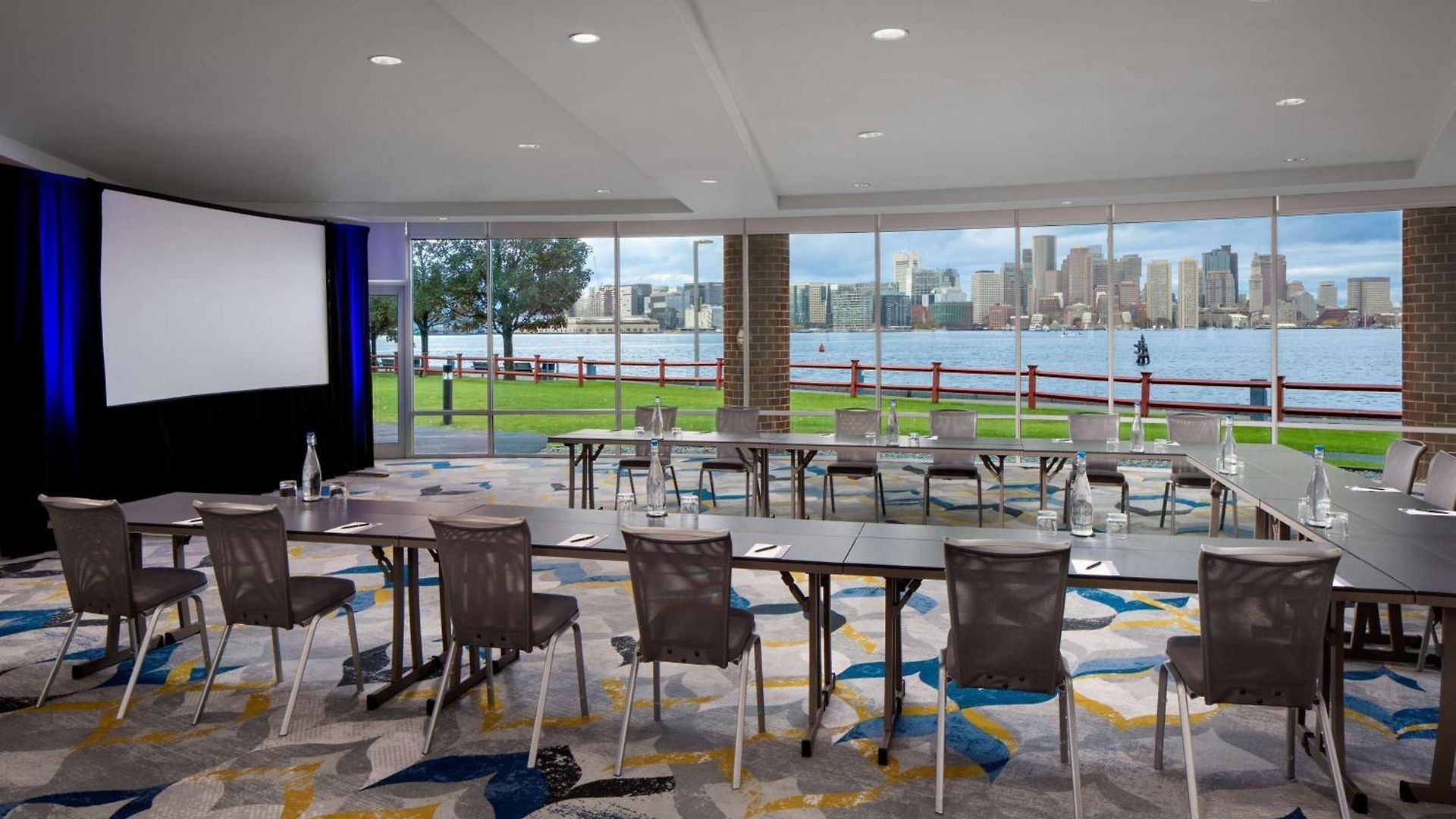 Hyatt Regency Harbor Hotel 4*