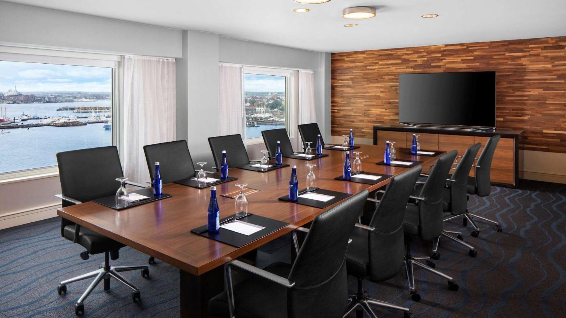 Hyatt Regency Harbor Hotel 4*