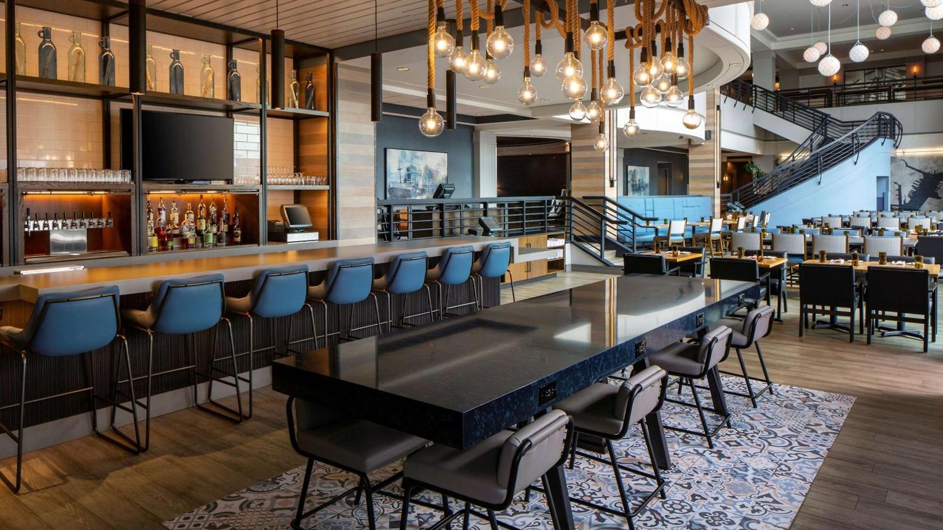 Hyatt Regency Harbor Hotel 4*