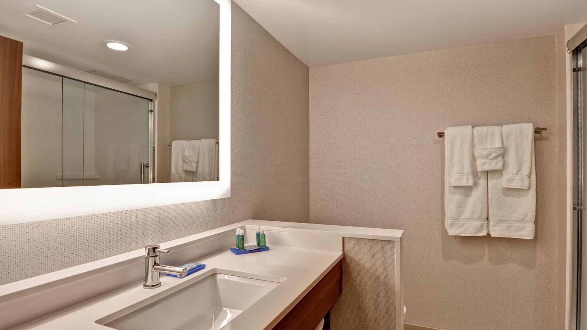 Express By Ihg Hotel