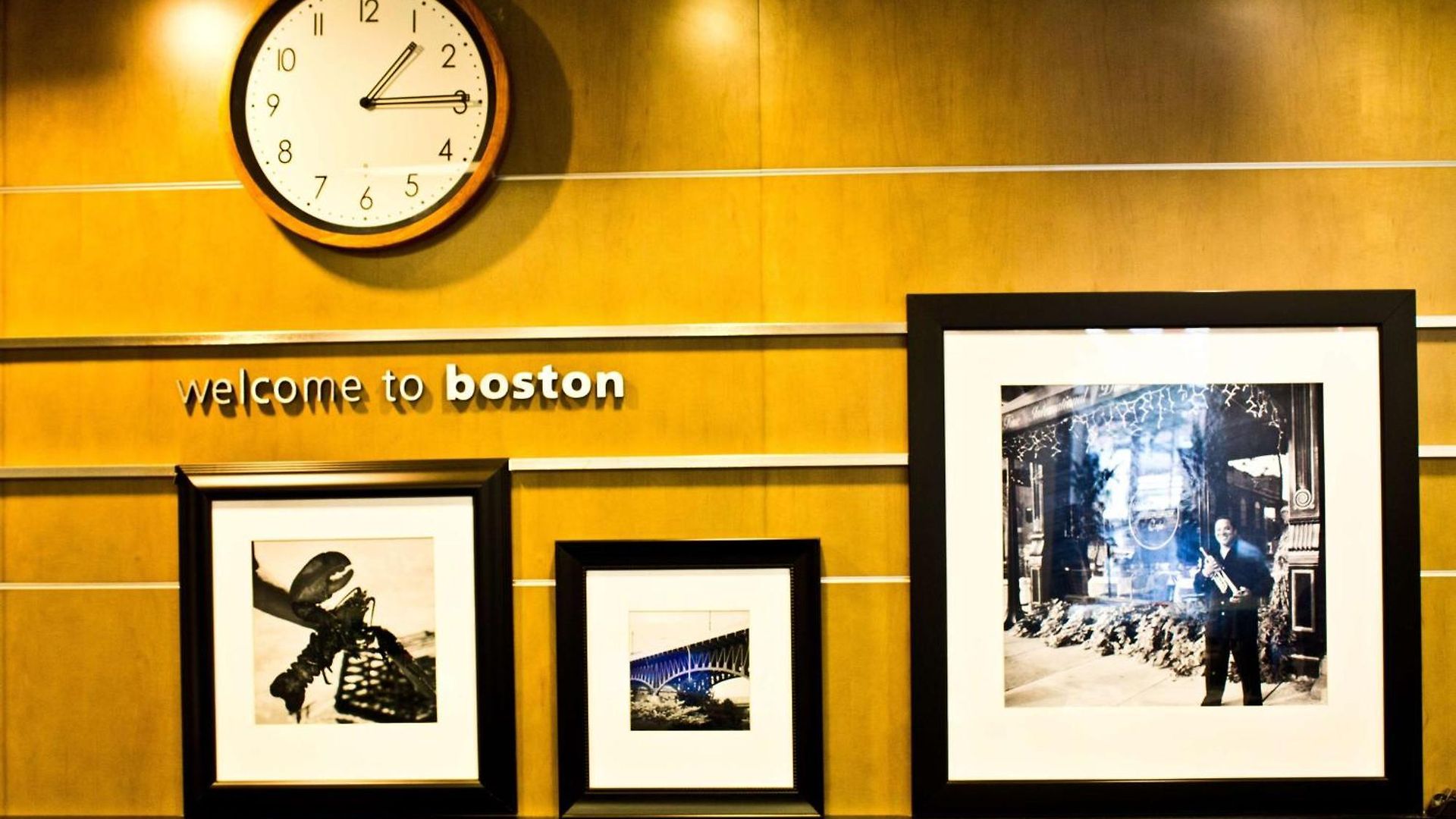 Hampton & Crosstown Center Hotel 3*