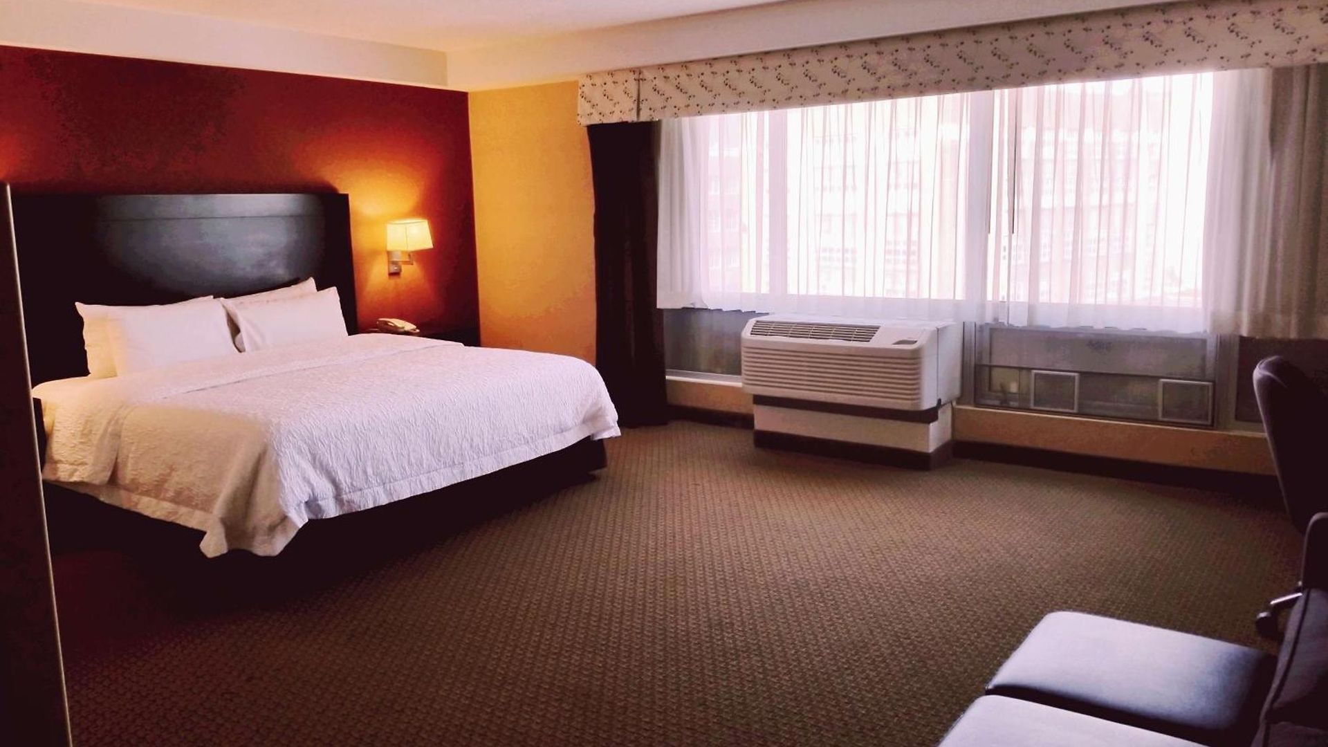 Hampton & Crosstown Center 3*