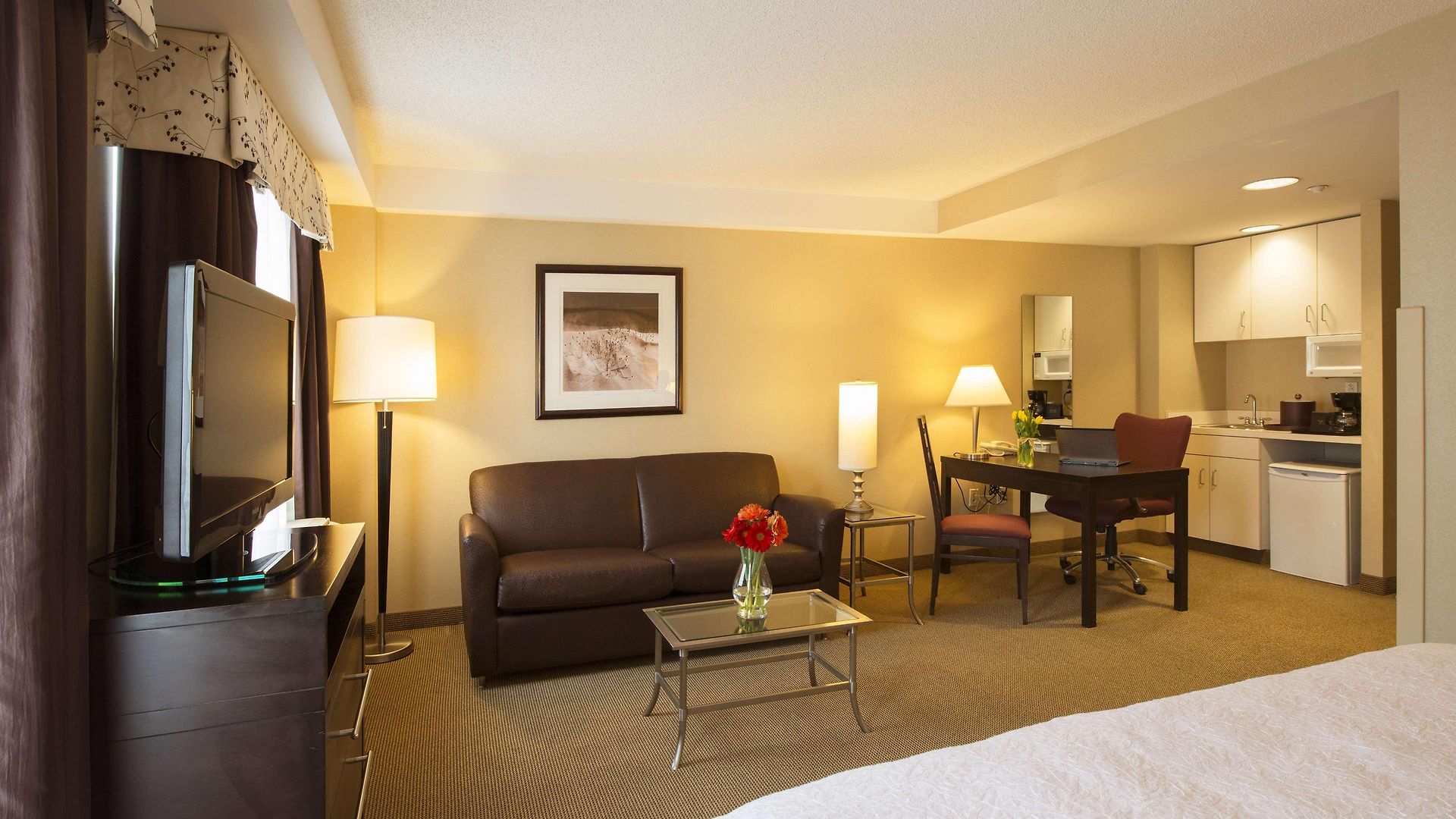 Hampton & Crosstown Center Hotel