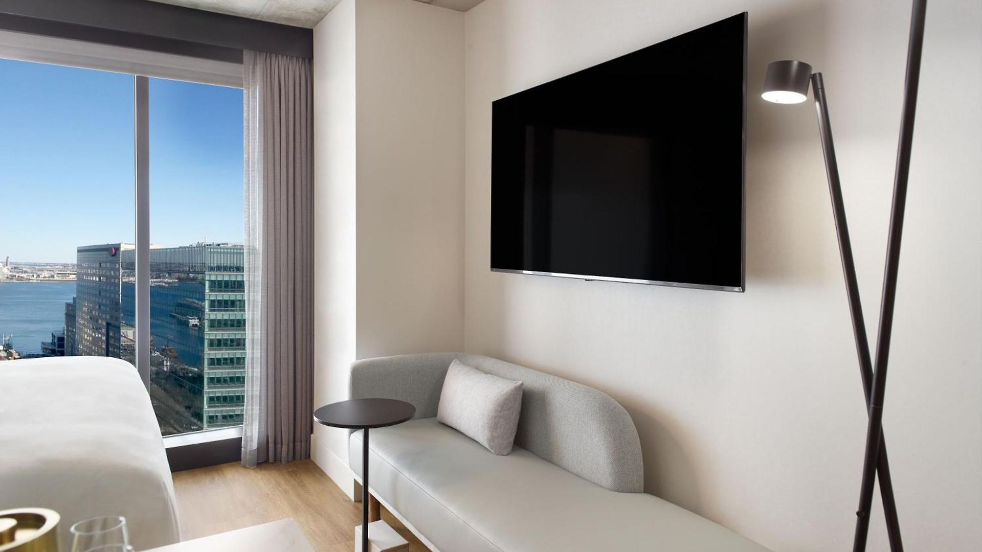Omni At The Seaport 4*