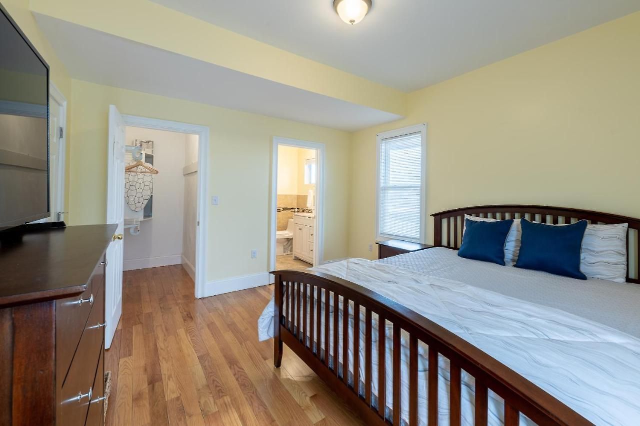 Vibrant 4br - Balcony, Bathtub, Tv Near I-95 & Pet Friendly 903