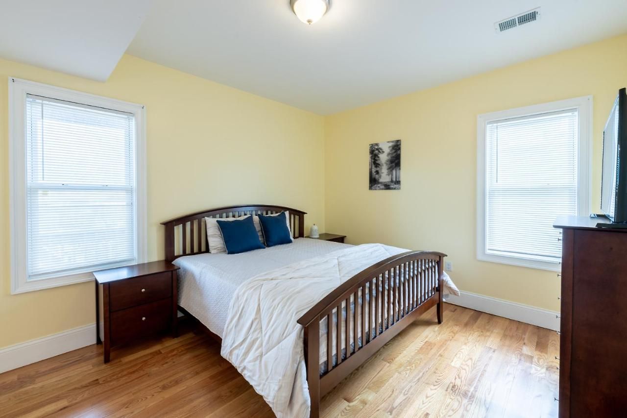 Vibrant 4br - Balcony, Bathtub, Tv Near I-95 & Pet Friendly 903 Boston