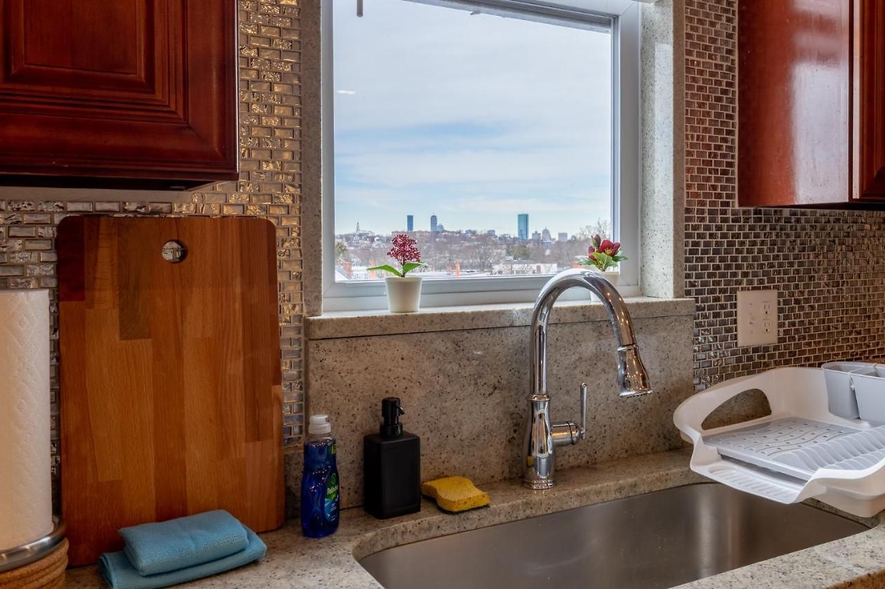 Vibrant 4br - Balcony, Bathtub, Tv Near I-95 & Pet Friendly 903 Boston