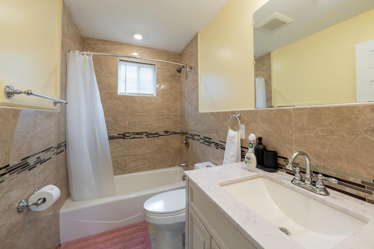 Apartment Vibrant 4br - Balcony, Bathtub, Tv Near I-95 & Pet Friendly 903