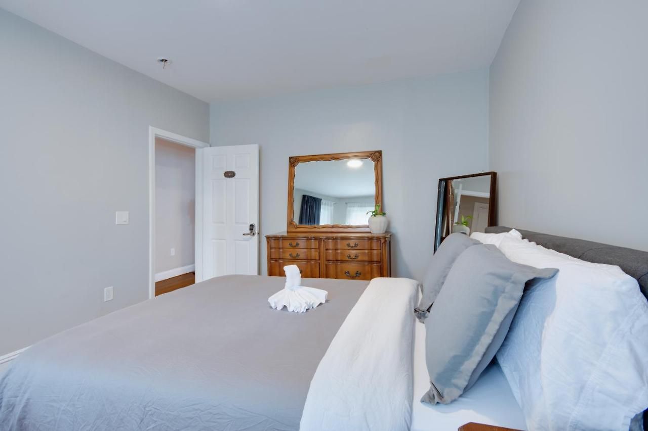 Queen Bedroom