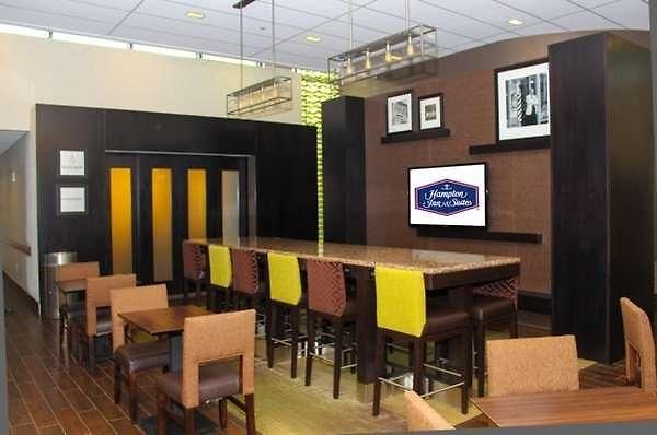 Hotel Hampton & Crosstown Center 3*