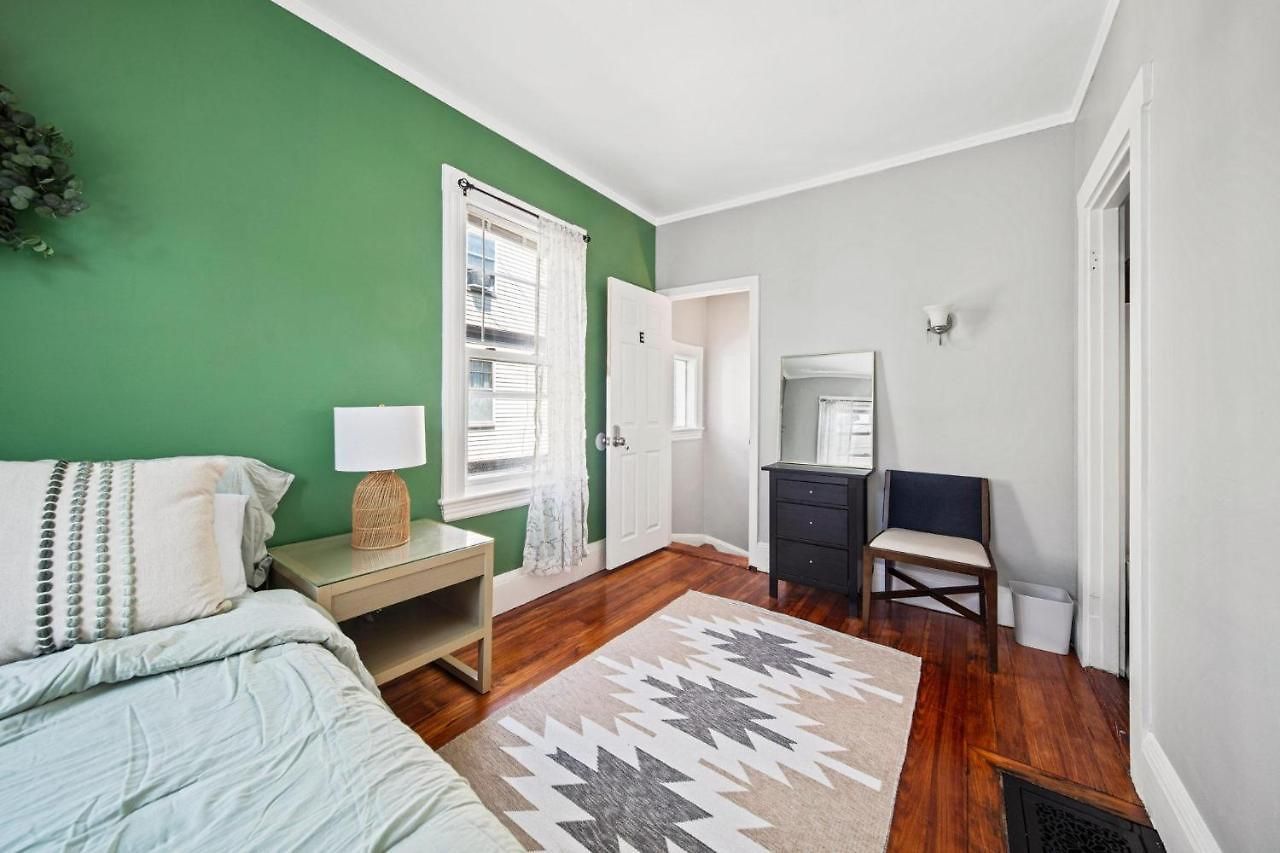 Apartment Cozy Up In 5br Near Charming Oak Square *