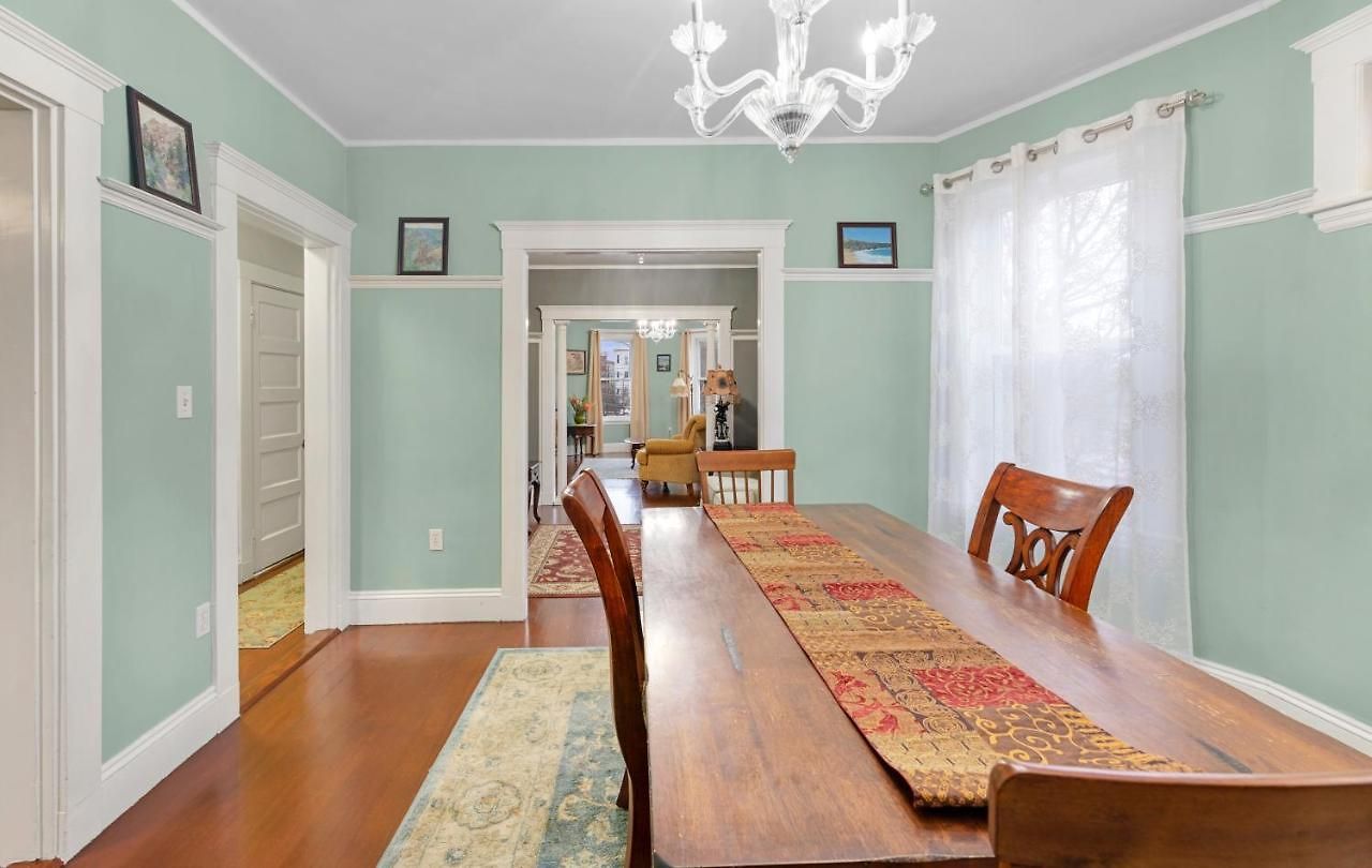 Apartment Bright & Spacious 3br, Mins From Downtown, Easy To Gillette, Parking *