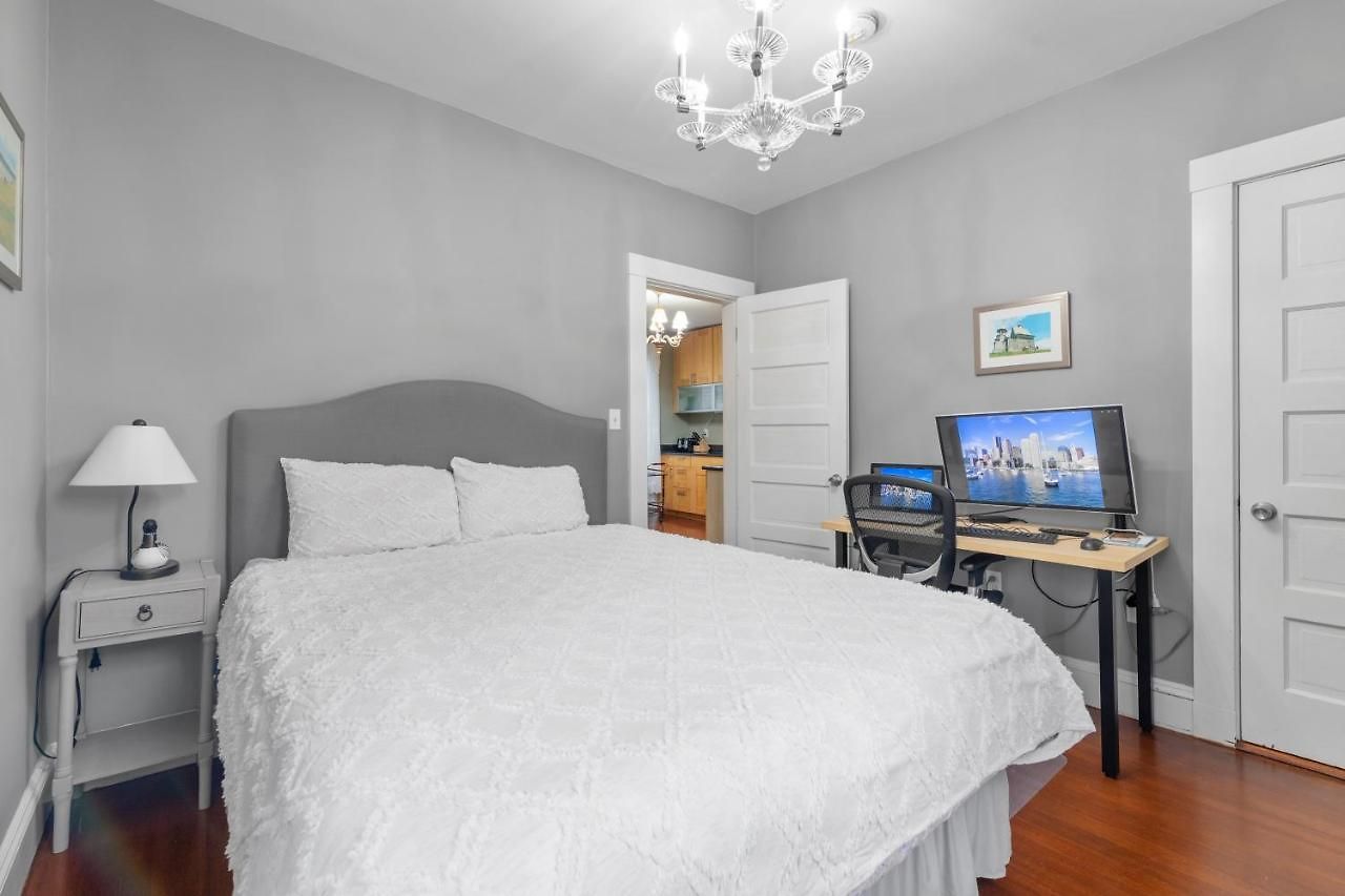 Bright & Spacious 3br, Mins From Downtown, Easy To Gillette, Parking Apartment *