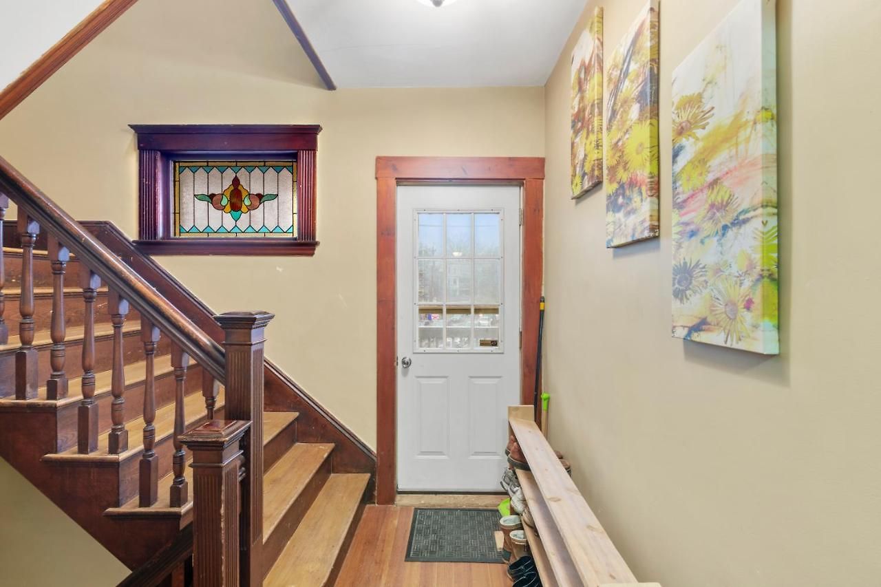 Apartment Bright & Spacious 3br, Mins From Downtown, Easy To Gillette, Parking *