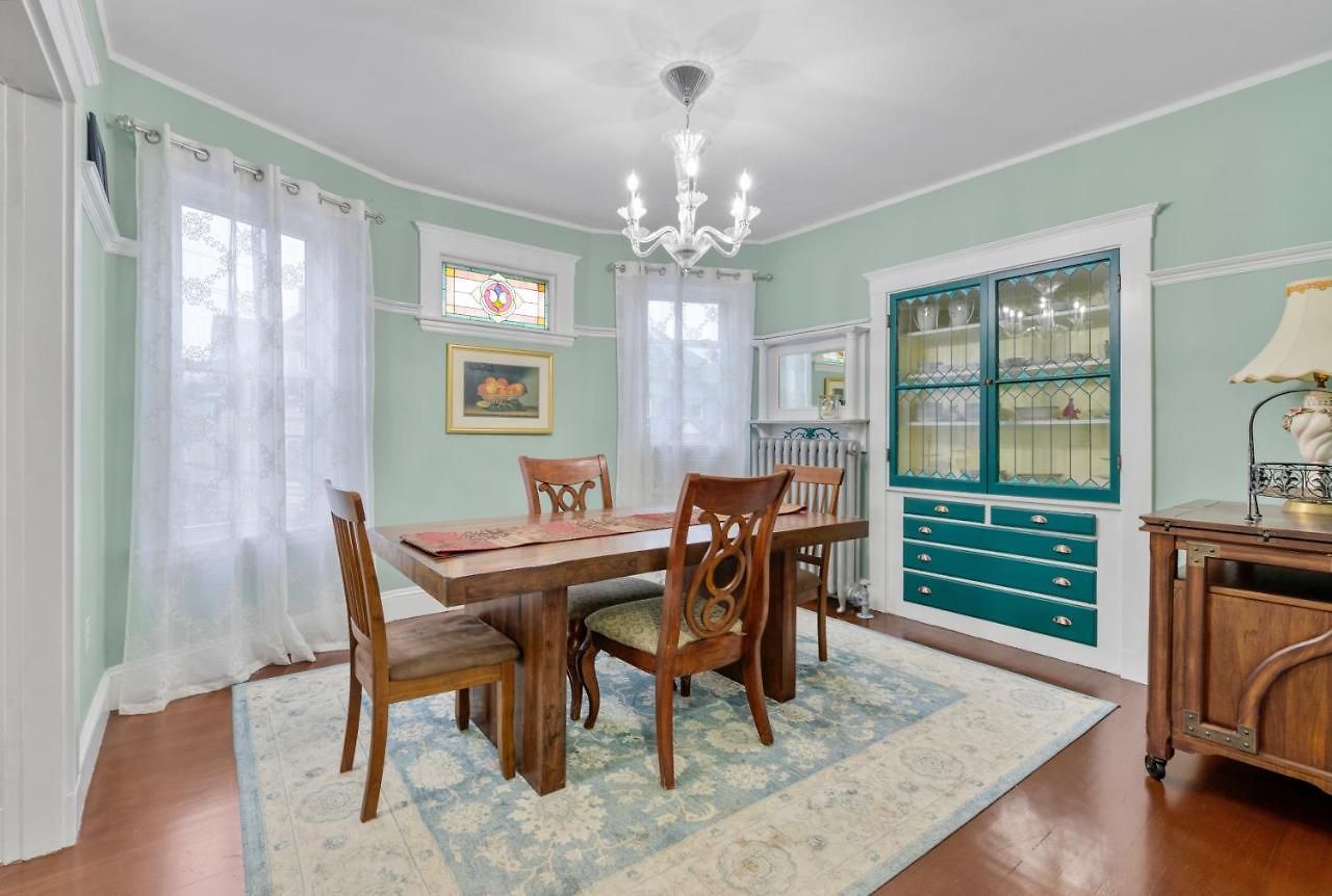 Bright & Spacious 3br, Mins From Downtown, Easy To Gillette, Parking