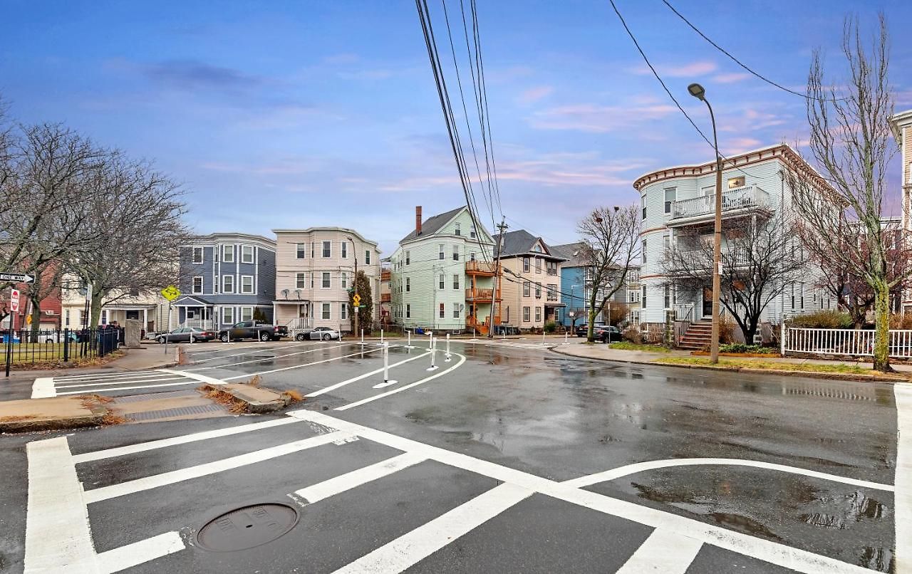Apartment Bright & Spacious 3br, Mins From Downtown, Easy To Gillette, Parking
