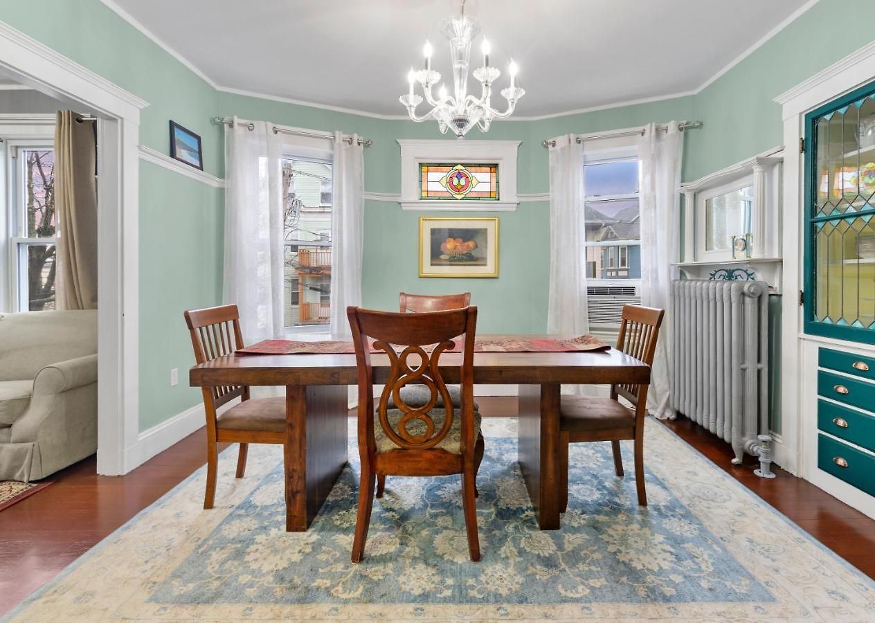 Apartment Bright & Spacious 3br, Mins From Downtown, Easy To Gillette, Parking Boston