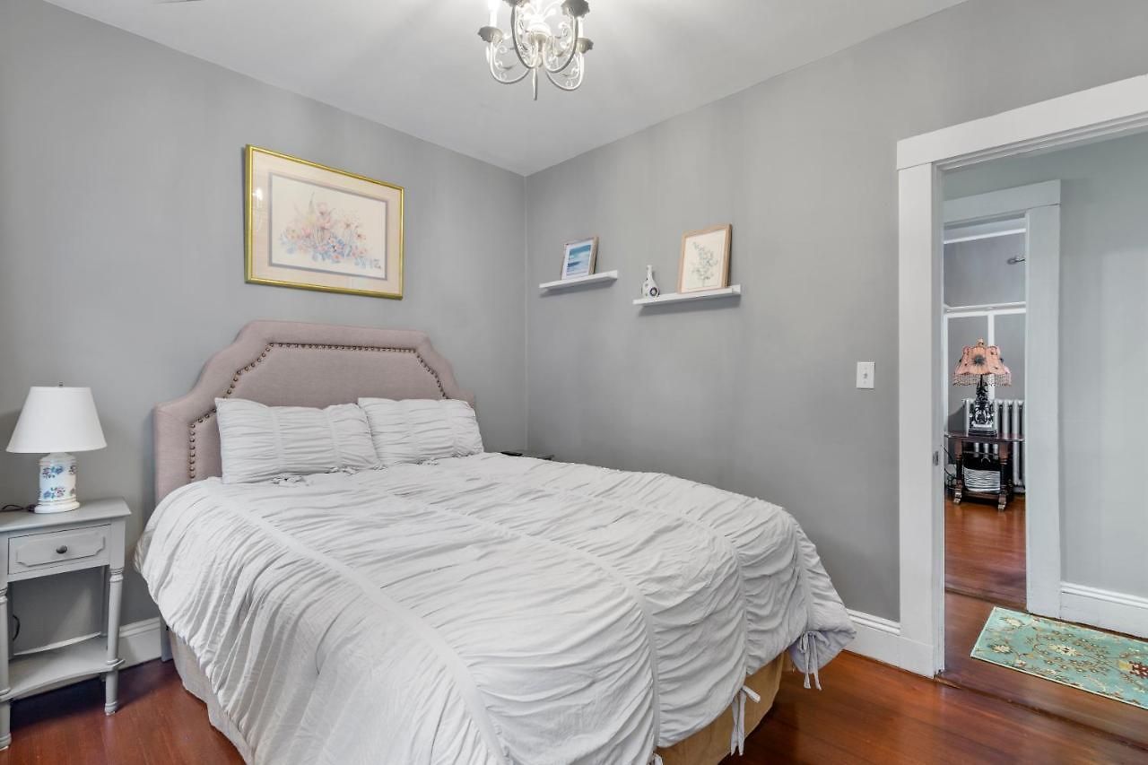 Apartment Bright & Spacious 3br, Mins From Downtown, Easy To Gillette, Parking *