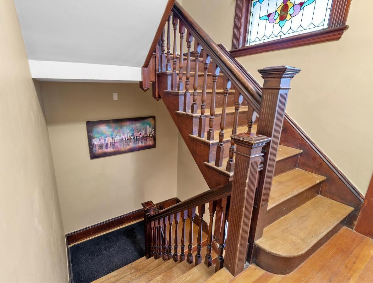 Bright & Spacious 3br, Mins From Downtown, Easy To Gillette, Parking *