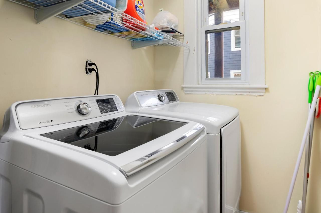 Bright & Spacious 3br, Mins From Downtown, Easy To Gillette, Parking