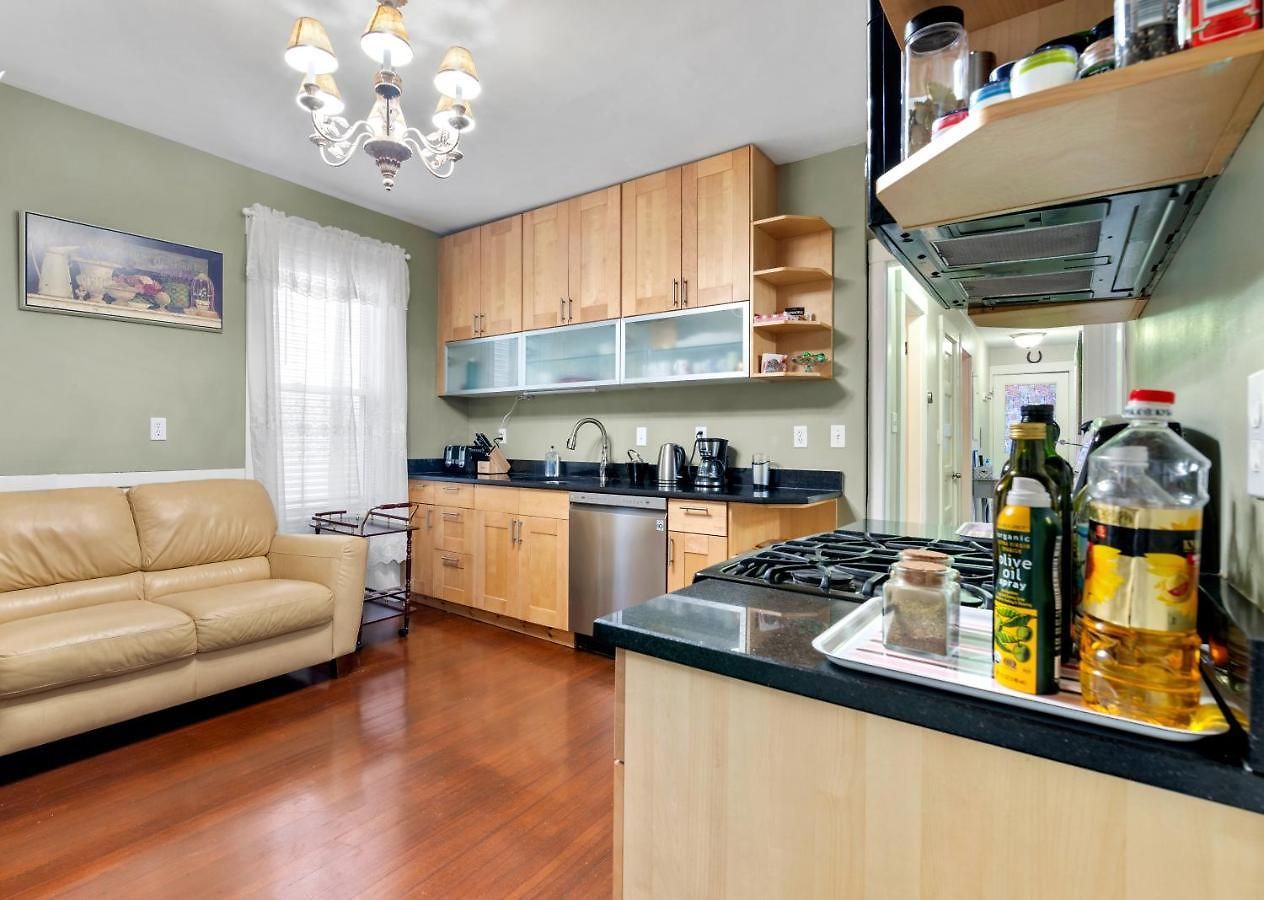 Bright & Spacious 3br, Mins From Downtown, Easy To Gillette, Parking * Boston