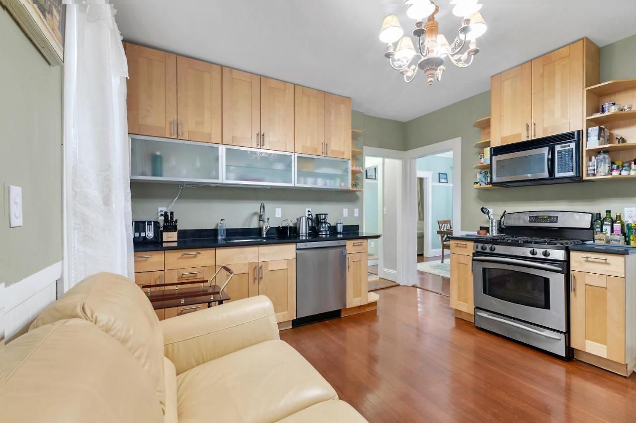 Bright & Spacious 3br, Mins From Downtown, Easy To Gillette, Parking Boston