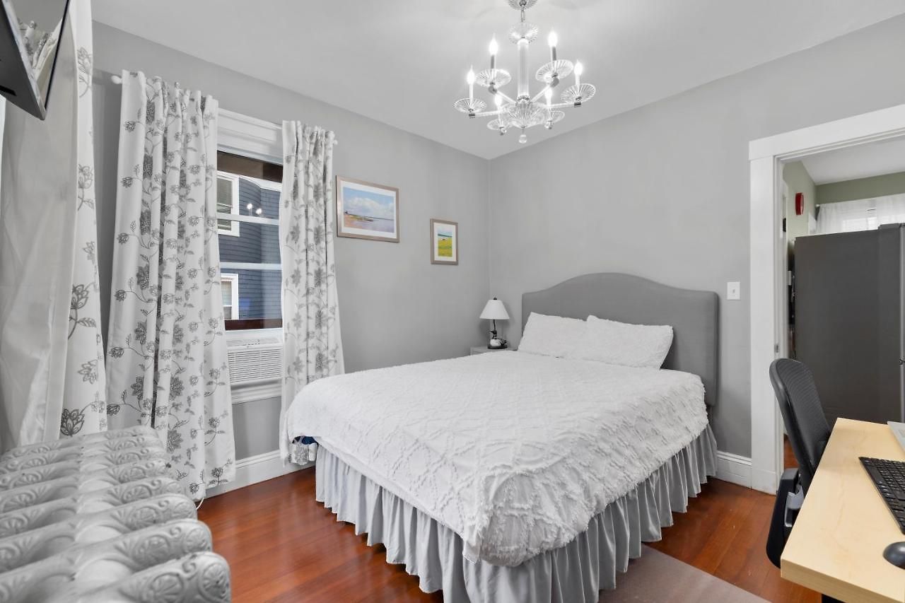 Bright & Spacious 3br, Mins From Downtown, Easy To Gillette, Parking