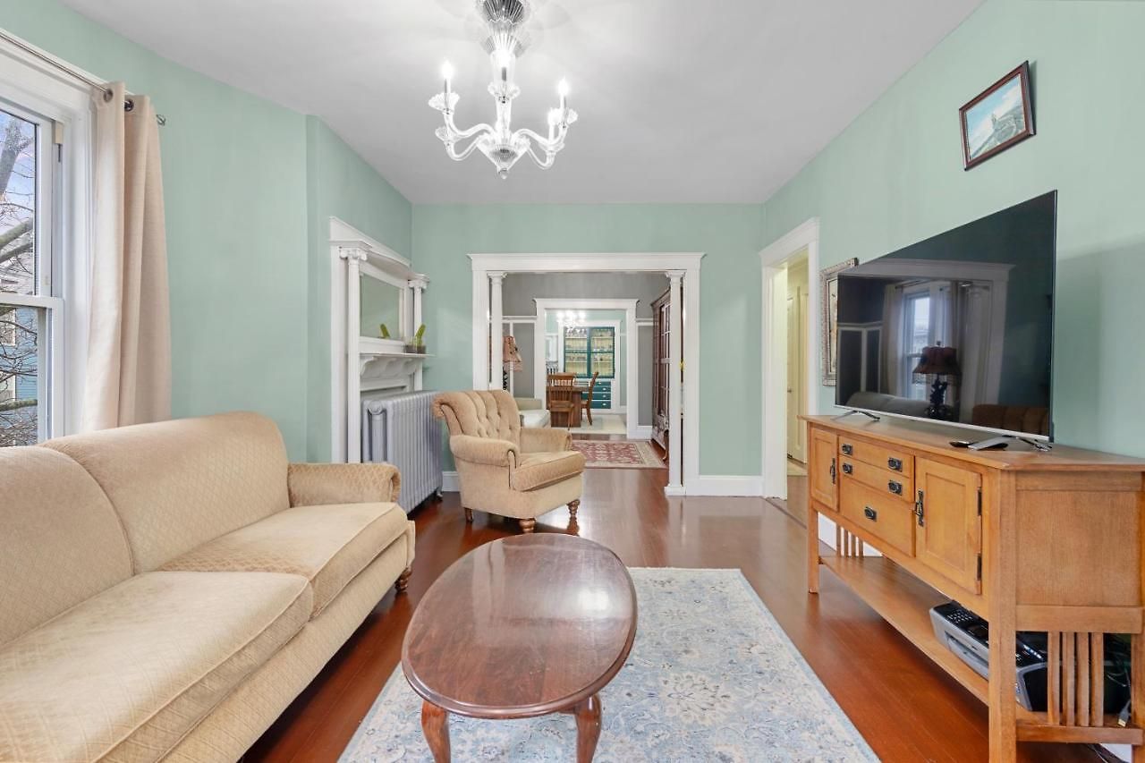 Bright & Spacious 3br, Mins From Downtown, Easy To Gillette, Parking *
