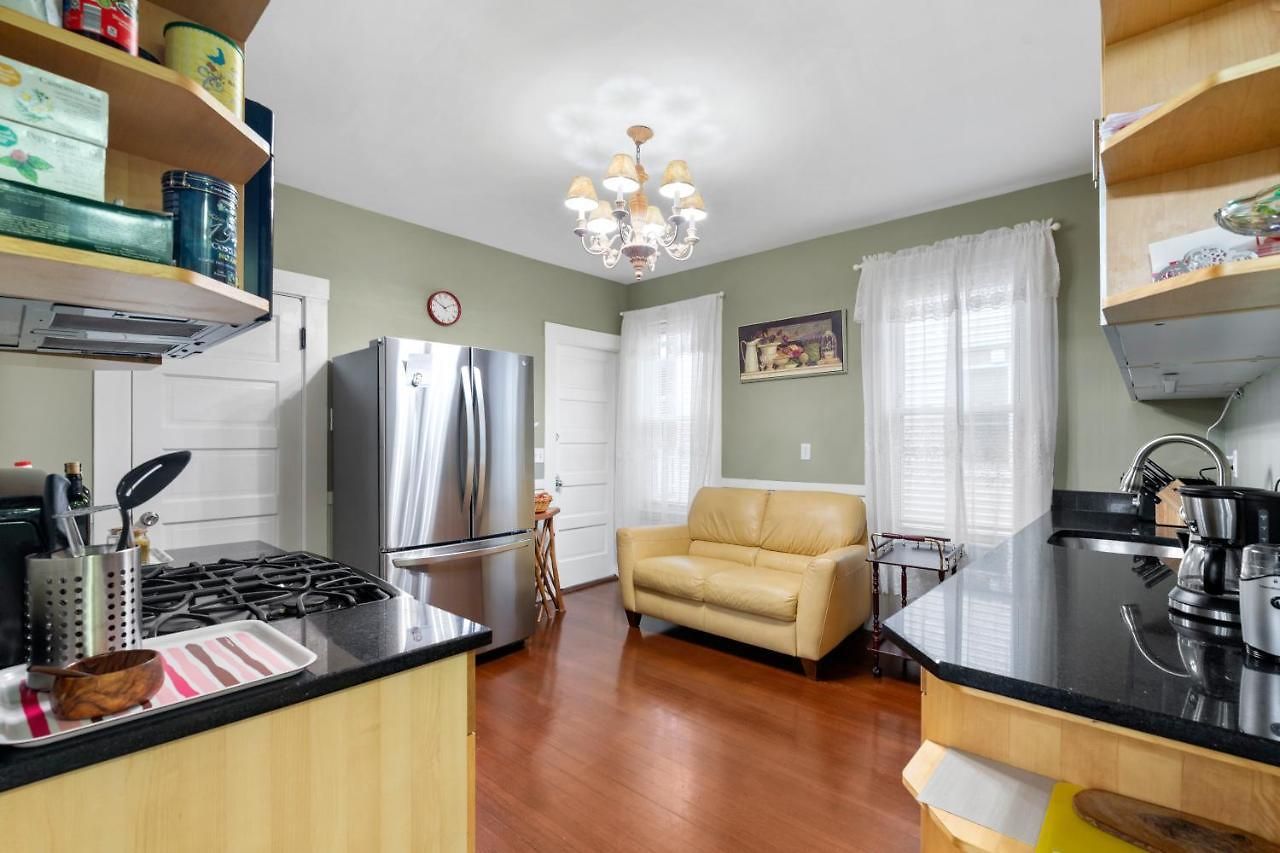 Bright & Spacious 3br, Mins From Downtown, Easy To Gillette, Parking * Boston