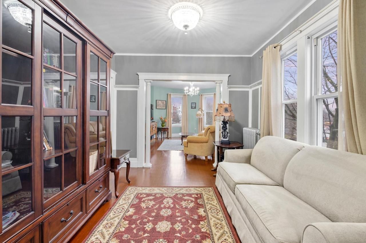 Bright & Spacious 3br, Mins From Downtown, Easy To Gillette, Parking Boston