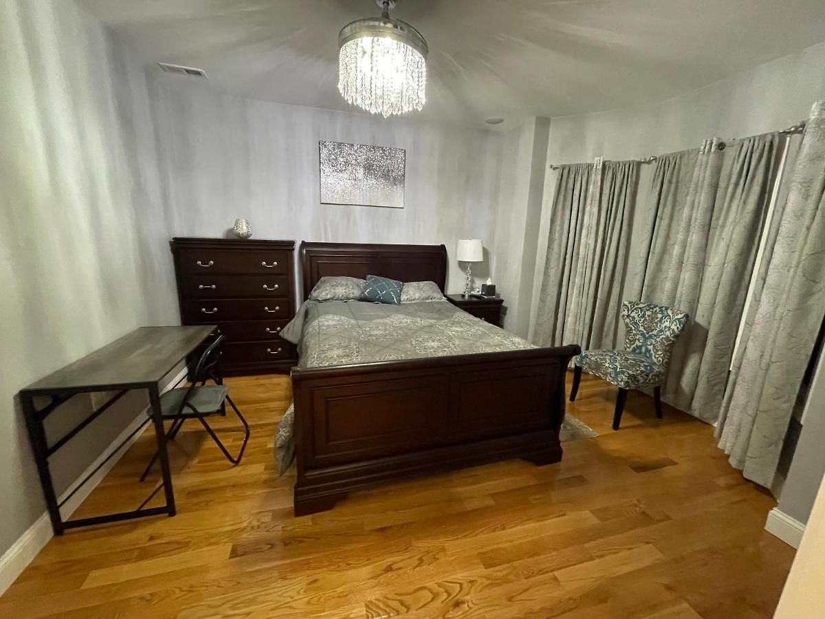 Brand New Luxury Near Downtown Guest house *