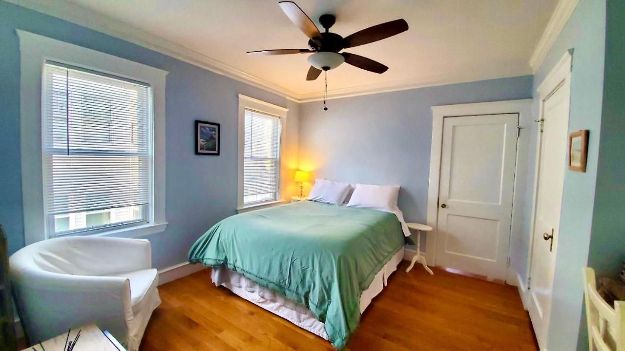 Near Train Station Gorgeous 3-bedroom With Patios Apartment Boston