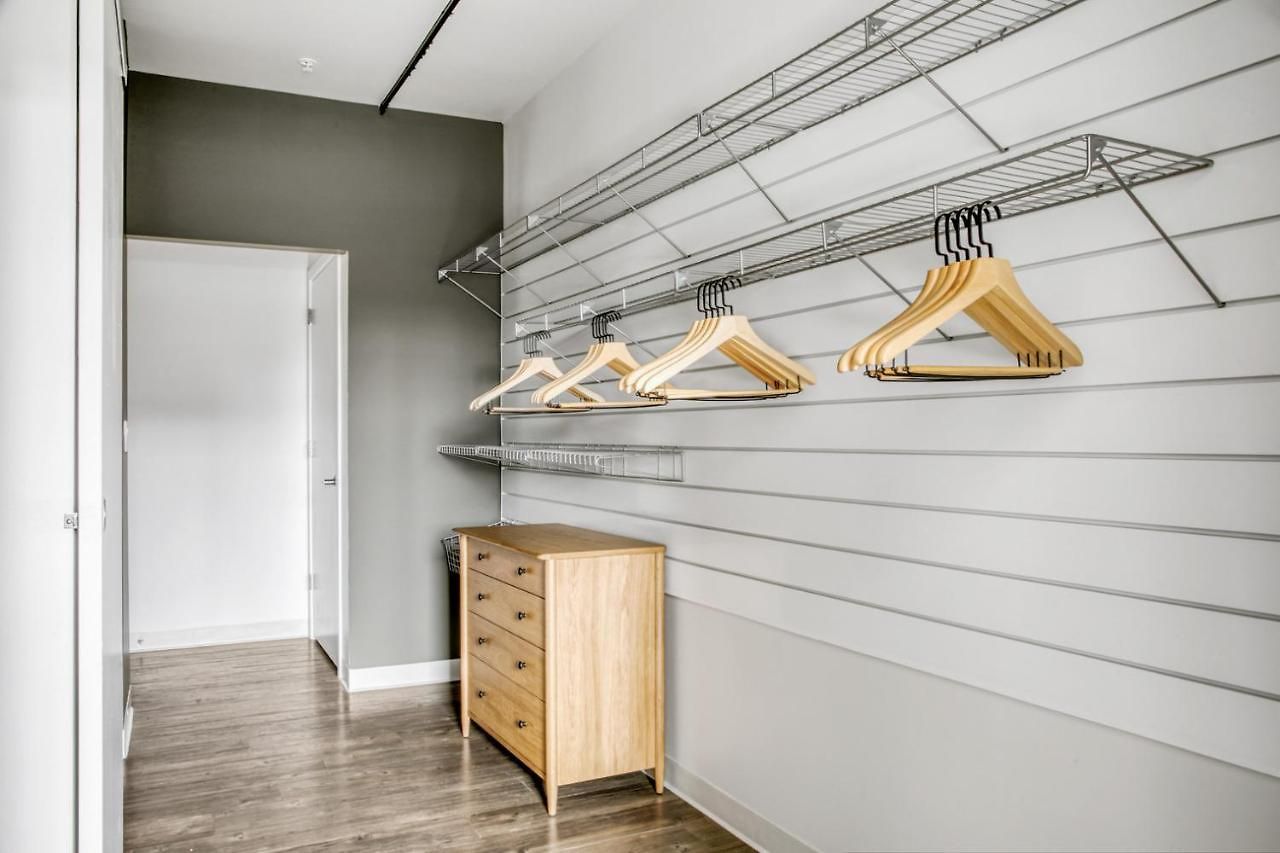 E Cambridge 2br W Gym Wd Nr Lechmere T Bos-636 *