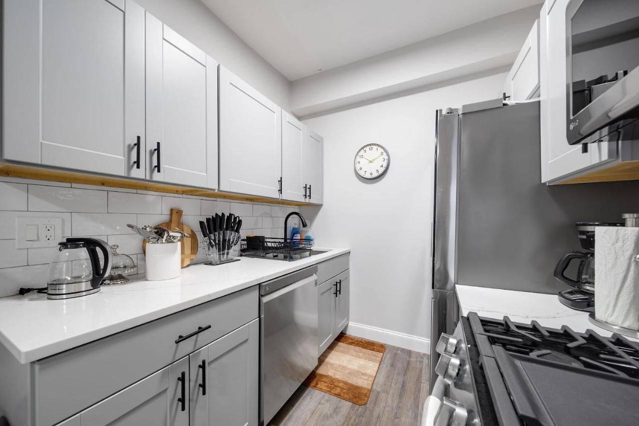 Apartment 4br 1bh In South Near Old Harbor Private