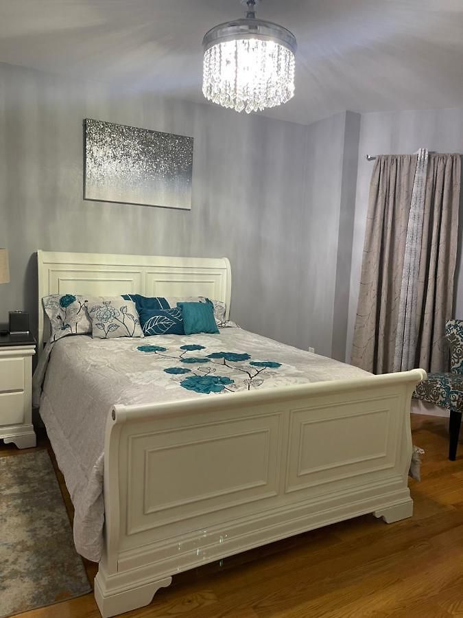 Brand New Luxury Near Downtown