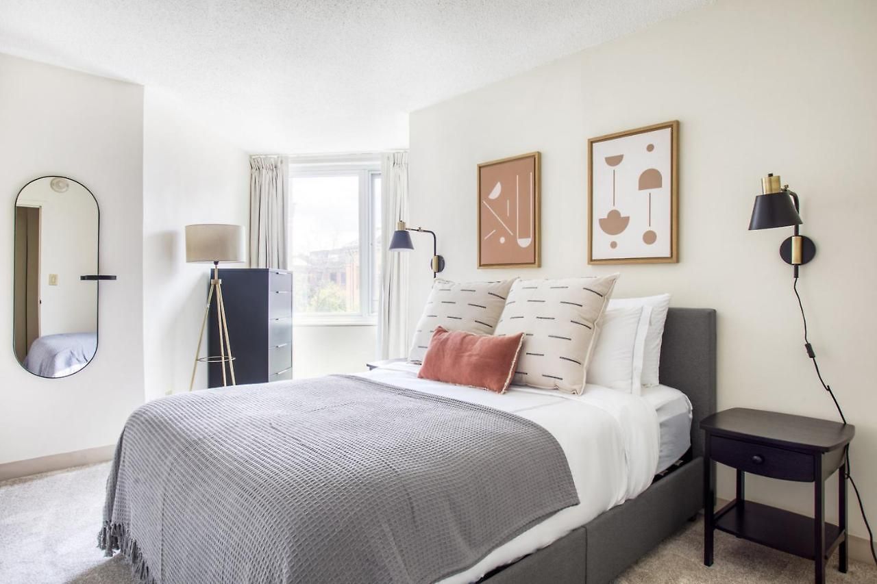 Back Bay 2br2b Steps From Prudential Center Bos-410