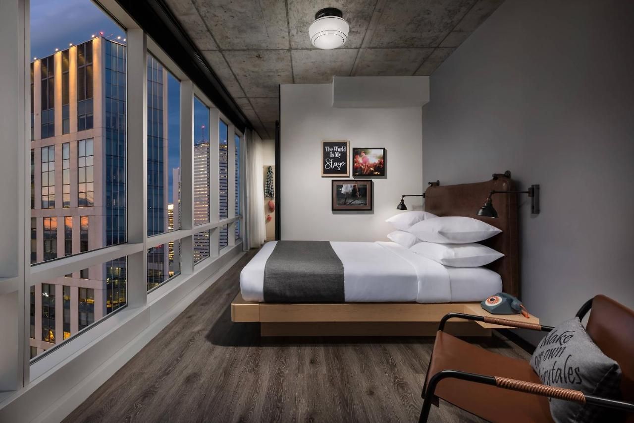 Moxy Downtown