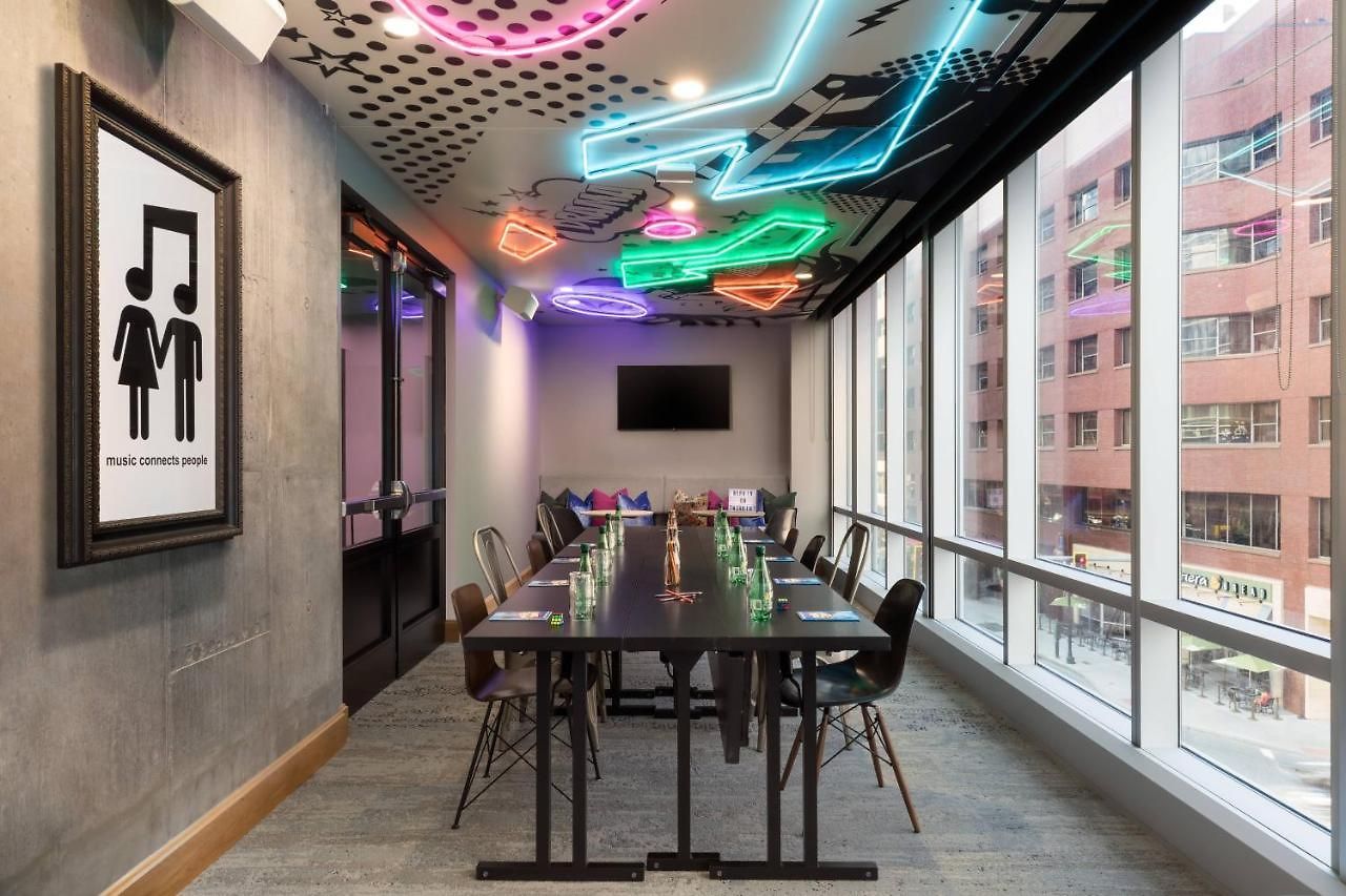 Moxy Downtown Hotel