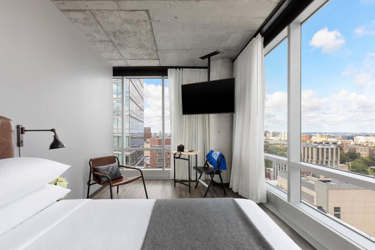 Moxy Downtown 3*