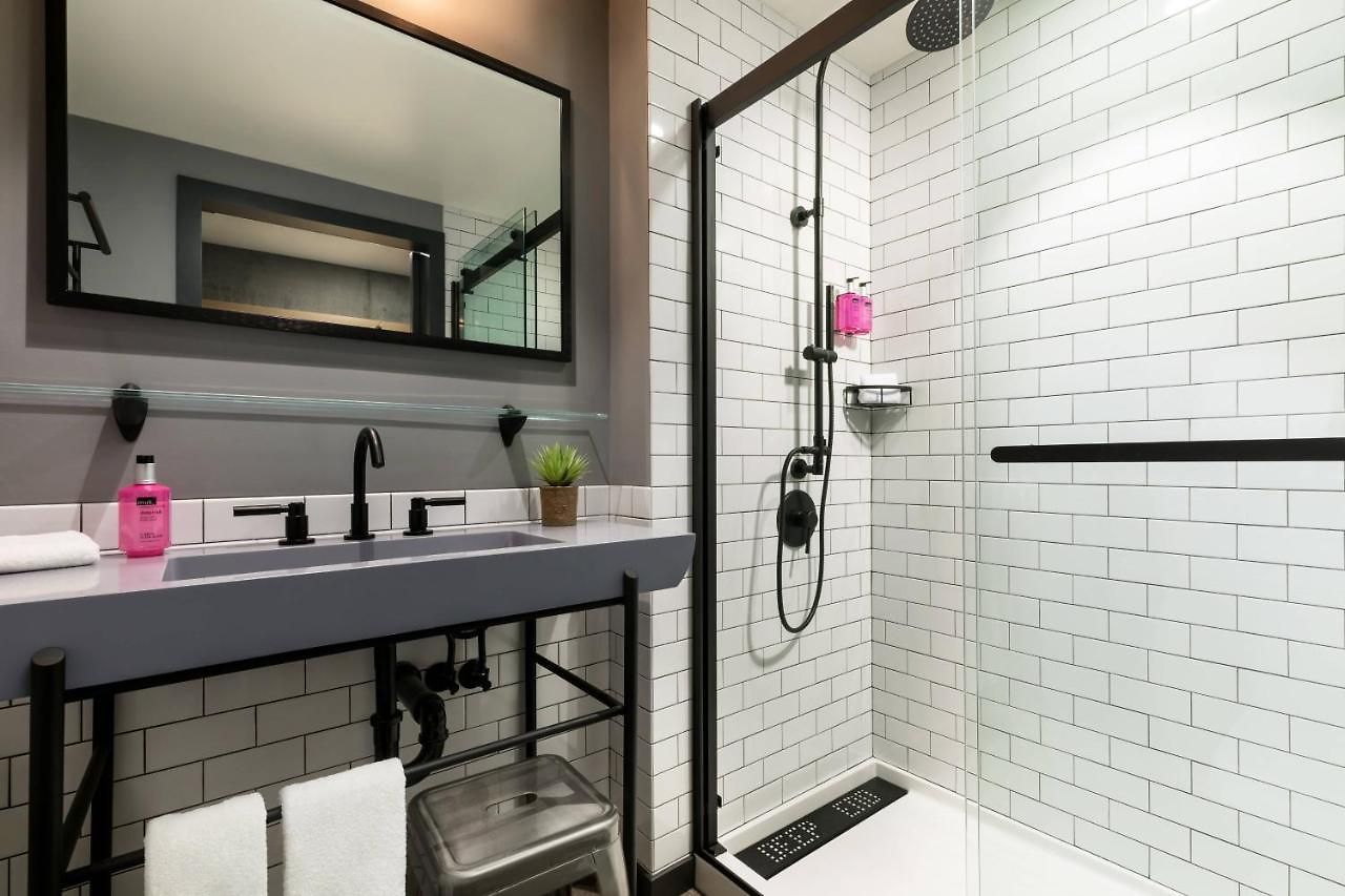 Moxy Downtown