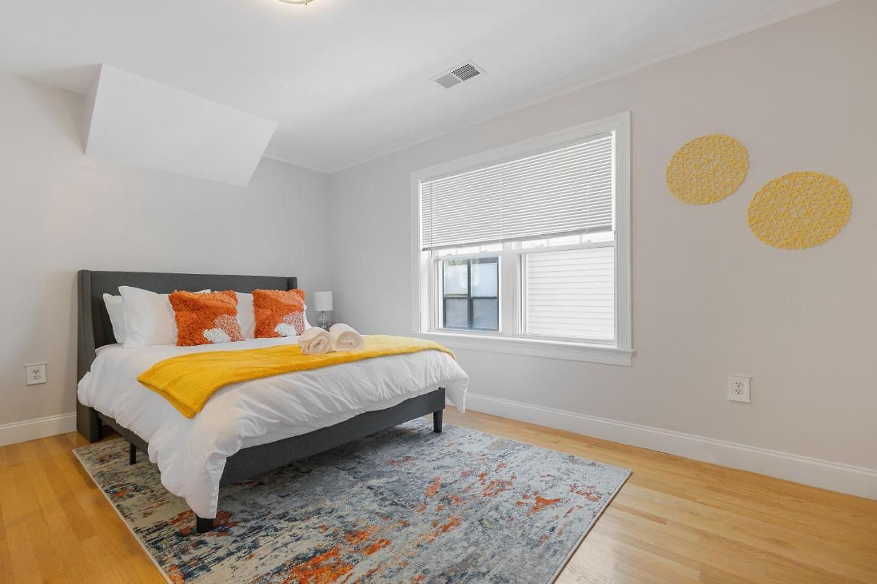 Amazing Family-friendly And Group-friendly #thebackdorch Apartment Boston