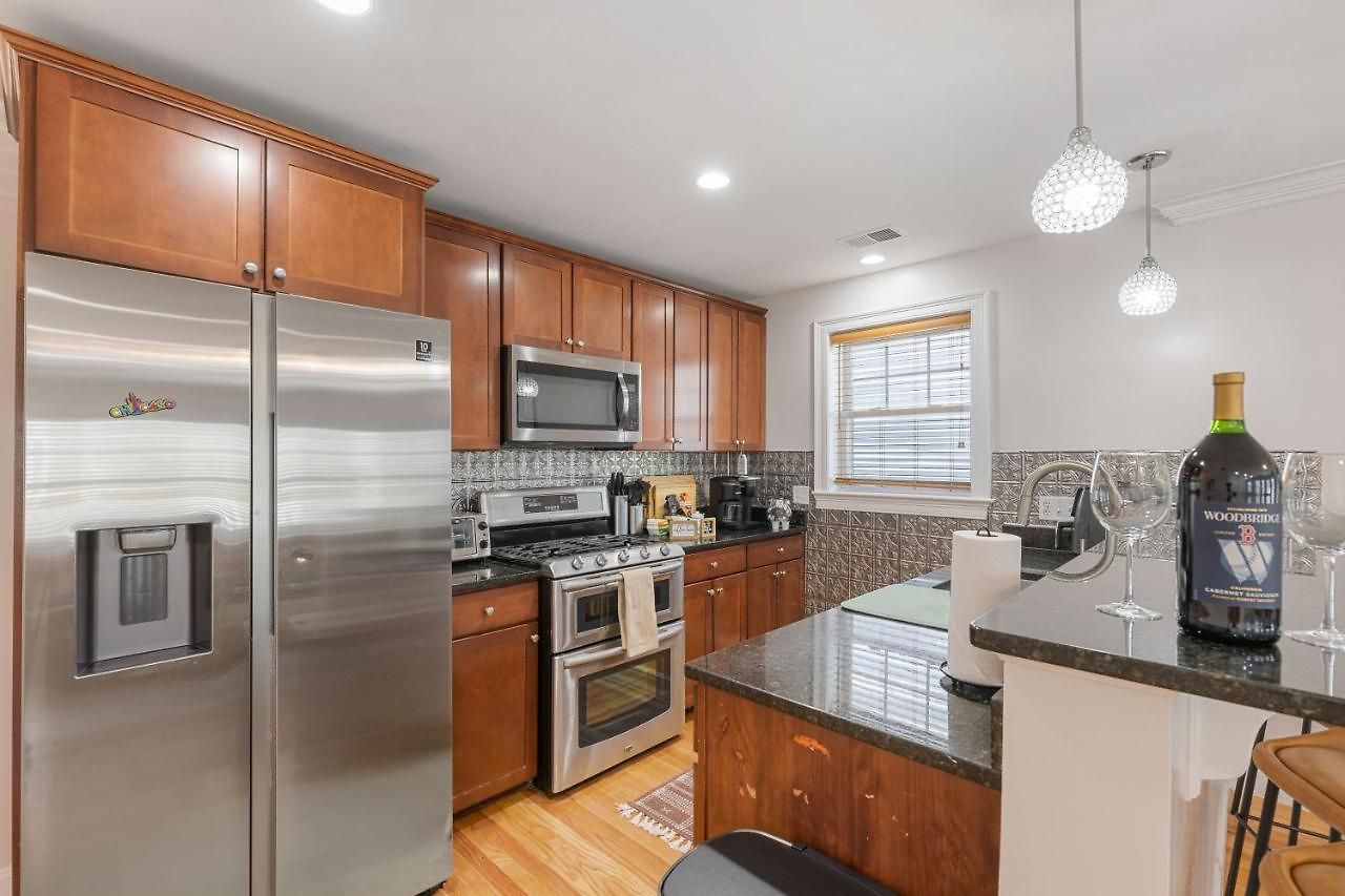 Amazing Family-friendly And Group-friendly #thebackdorch Apartment